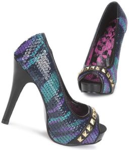 Cleavage peep toe embellished with multicolored sequins and golden studs of Iron Fist.